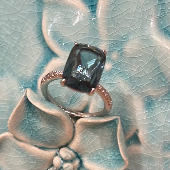 π Silver Fashion Ring with Faux Blue Diamond - Picture 12 of 13